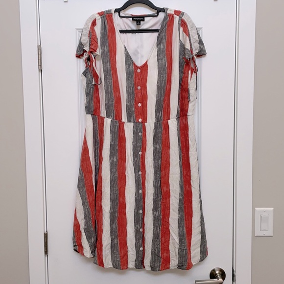 Spring dress - Picture 1 of 4